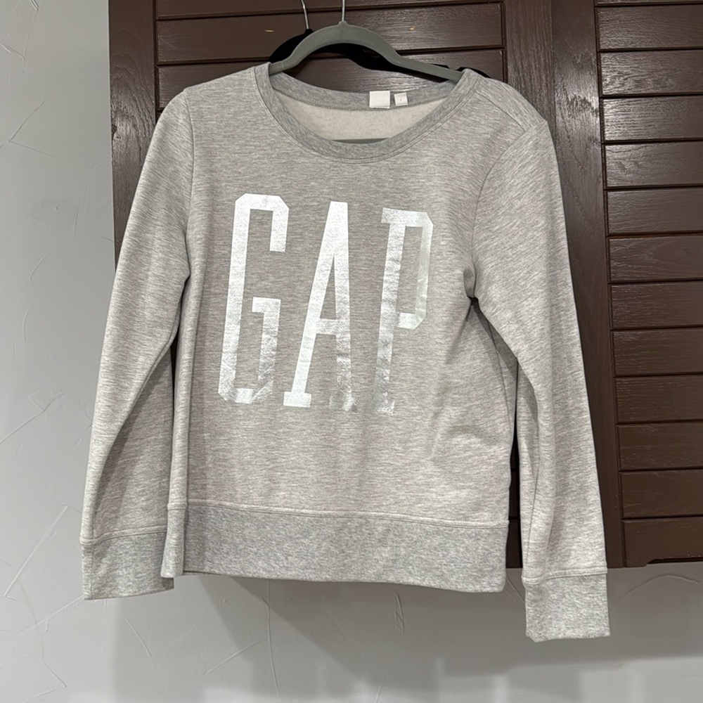 Gap crewneck